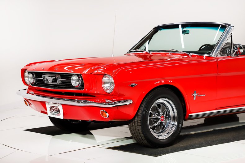 Ford-Mustang-1966-Signal-Flare-Red-Black-Pony-Deluxe-14