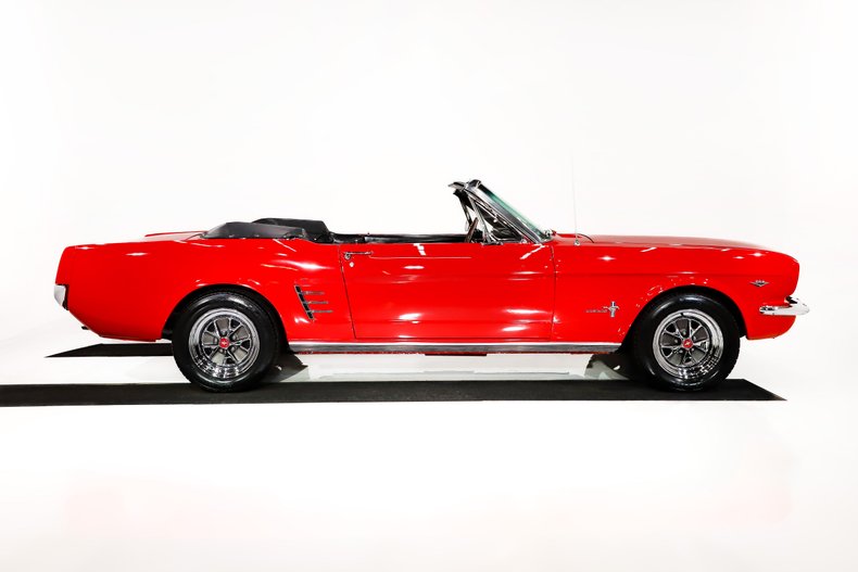 Ford-Mustang-1966-Signal-Flare-Red-Black-Pony-Deluxe-16