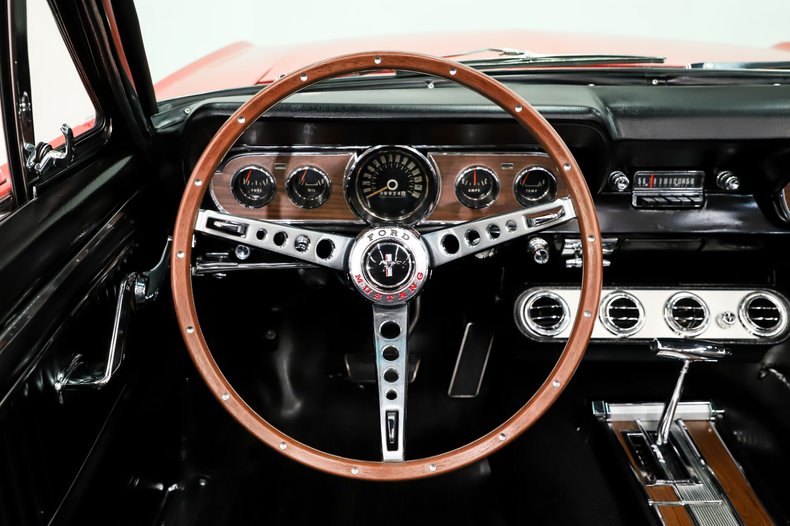 Ford-Mustang-1966-Signal-Flare-Red-Black-Pony-Deluxe-17