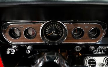 Ford-Mustang-1966-Signal-Flare-Red-Black-Pony-Deluxe-18