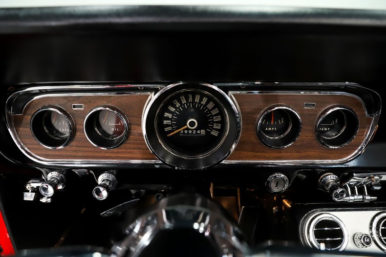 Ford-Mustang-1966-Signal-Flare-Red-Black-Pony-Deluxe-18