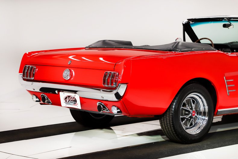 Ford-Mustang-1966-Signal-Flare-Red-Black-Pony-Deluxe-19