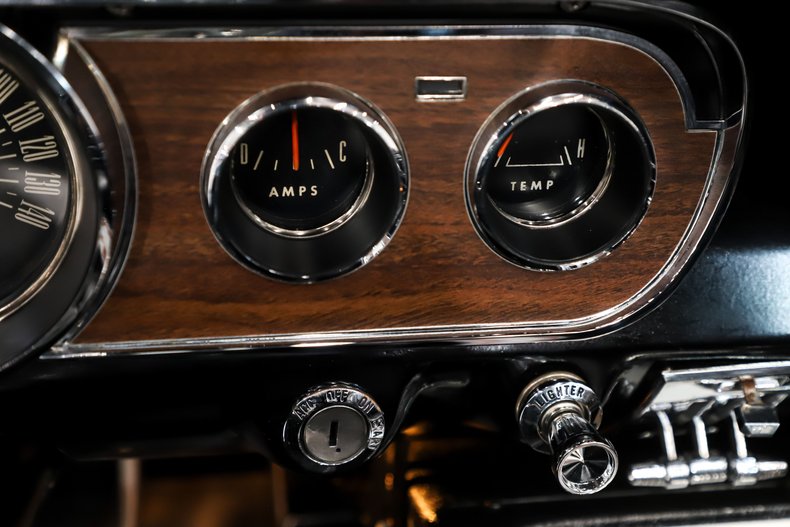 Ford-Mustang-1966-Signal-Flare-Red-Black-Pony-Deluxe-21