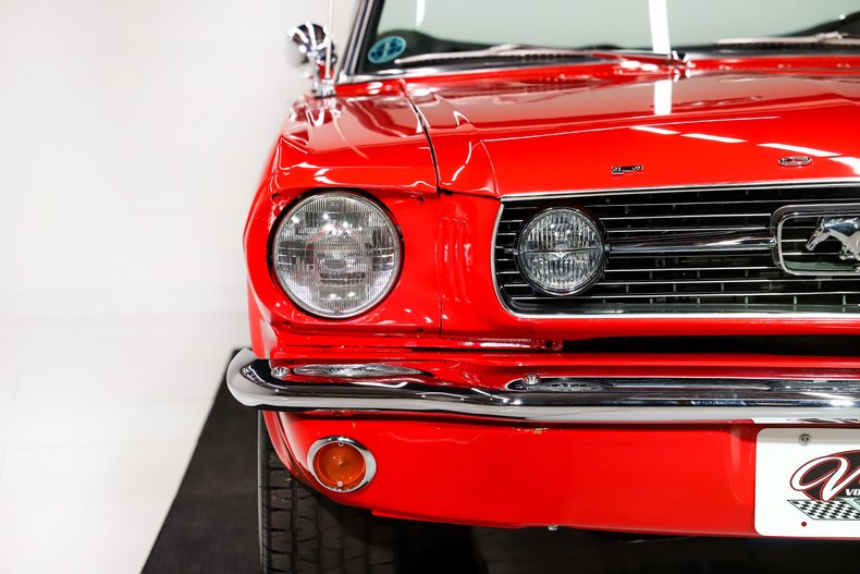 Ford-Mustang-1966-Signal-Flare-Red-Black-Pony-Deluxe-24
