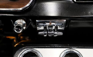 Ford-Mustang-1966-Signal-Flare-Red-Black-Pony-Deluxe-25