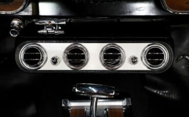 Ford-Mustang-1966-Signal-Flare-Red-Black-Pony-Deluxe-26