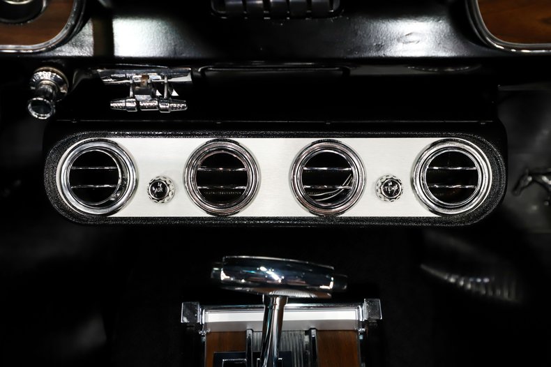 Ford-Mustang-1966-Signal-Flare-Red-Black-Pony-Deluxe-26