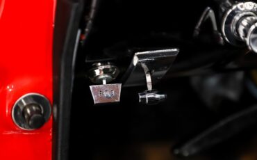 Ford-Mustang-1966-Signal-Flare-Red-Black-Pony-Deluxe-30