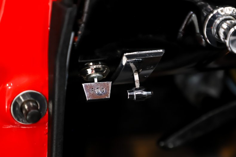 Ford-Mustang-1966-Signal-Flare-Red-Black-Pony-Deluxe-30