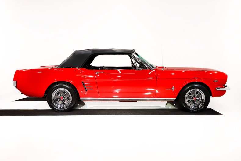 Ford-Mustang-1966-Signal-Flare-Red-Black-Pony-Deluxe-32