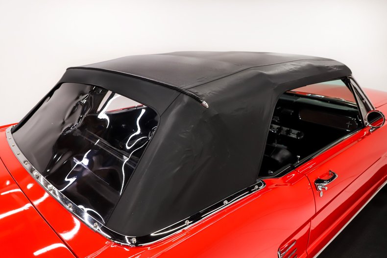 Ford-Mustang-1966-Signal-Flare-Red-Black-Pony-Deluxe-33