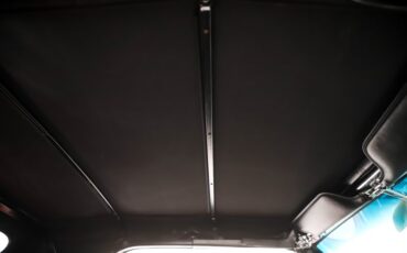 Ford-Mustang-1966-Signal-Flare-Red-Black-Pony-Deluxe-34