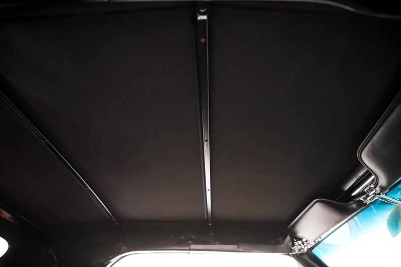 Ford-Mustang-1966-Signal-Flare-Red-Black-Pony-Deluxe-34