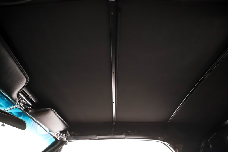 Ford-Mustang-1966-Signal-Flare-Red-Black-Pony-Deluxe-35