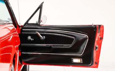 Ford-Mustang-1966-Signal-Flare-Red-Black-Pony-Deluxe-37