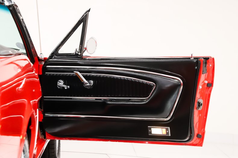 Ford-Mustang-1966-Signal-Flare-Red-Black-Pony-Deluxe-37