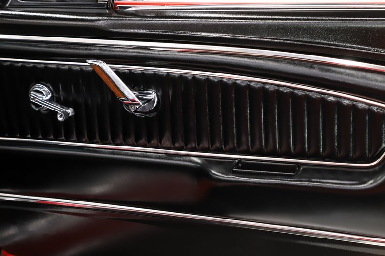 Ford-Mustang-1966-Signal-Flare-Red-Black-Pony-Deluxe-38