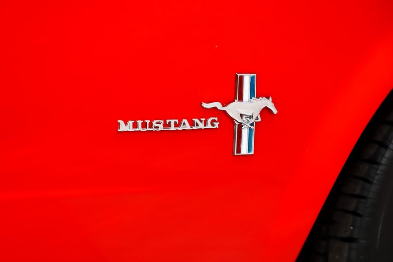 Ford-Mustang-1966-Signal-Flare-Red-Black-Pony-Deluxe-39