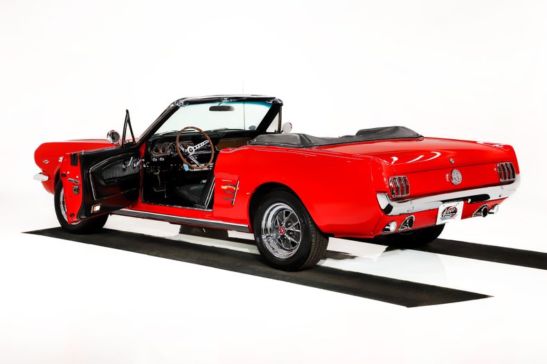 Ford-Mustang-1966-Signal-Flare-Red-Black-Pony-Deluxe-40