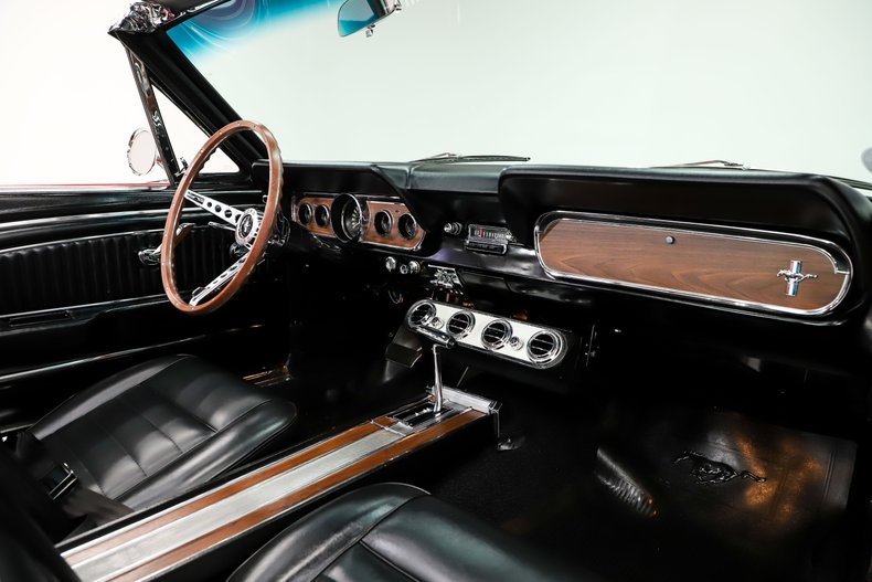 Ford-Mustang-1966-Signal-Flare-Red-Black-Pony-Deluxe-41