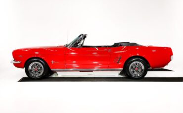 Ford-Mustang-1966-Signal-Flare-Red-Black-Pony-Deluxe-44