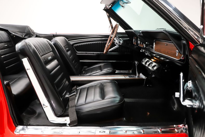 Ford-Mustang-1966-Signal-Flare-Red-Black-Pony-Deluxe-48