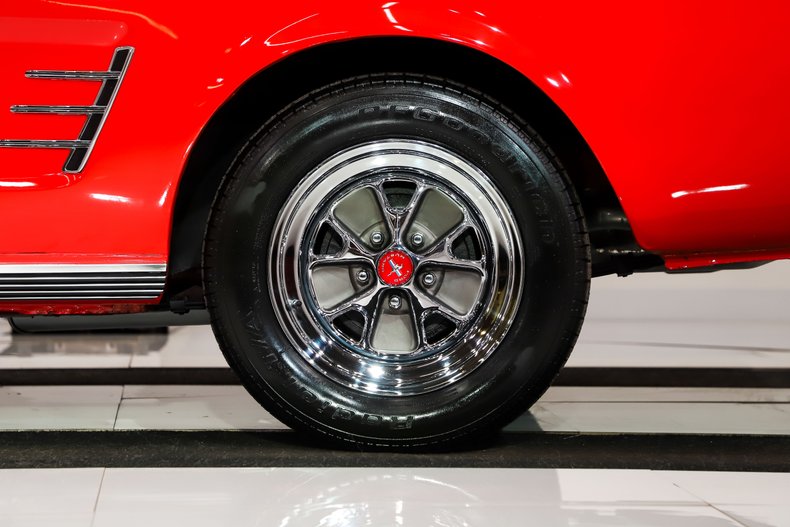 Ford-Mustang-1966-Signal-Flare-Red-Black-Pony-Deluxe-49