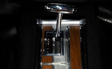 Ford-Mustang-1966-Signal-Flare-Red-Black-Pony-Deluxe-7