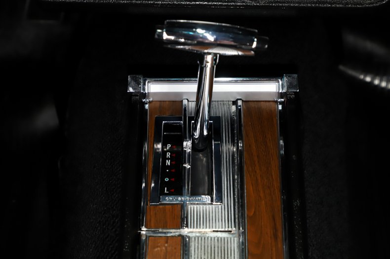 Ford-Mustang-1966-Signal-Flare-Red-Black-Pony-Deluxe-7