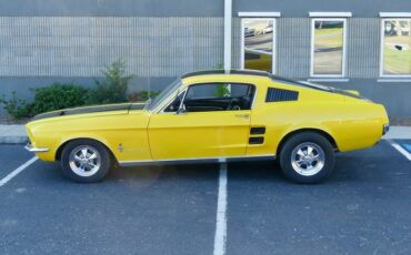 Ford-Mustang-1967-Yellow-Black-10