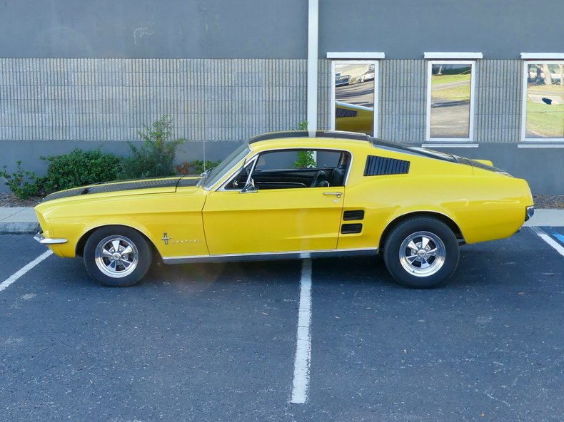 Ford-Mustang-1967-Yellow-Black-10