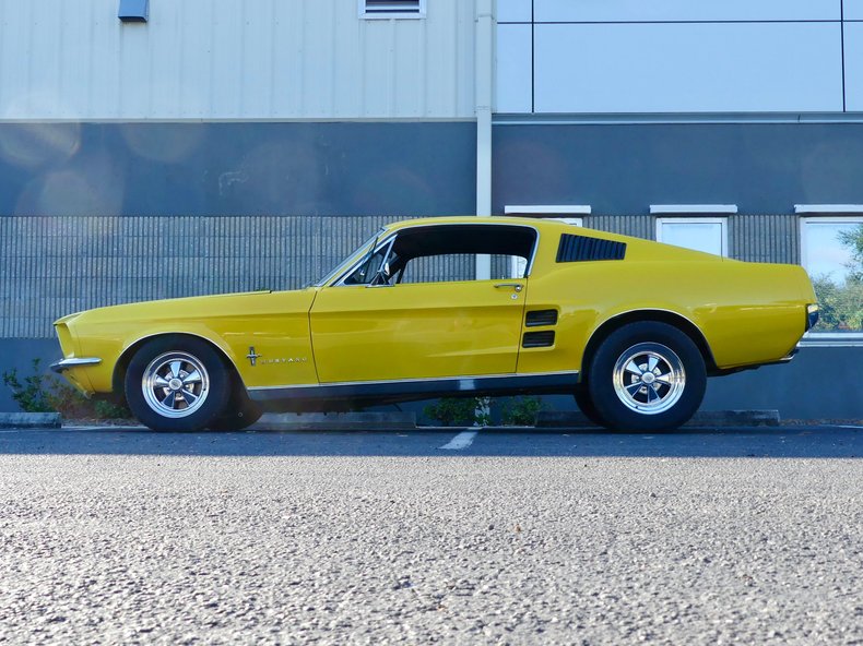 Ford-Mustang-1967-Yellow-Black-11