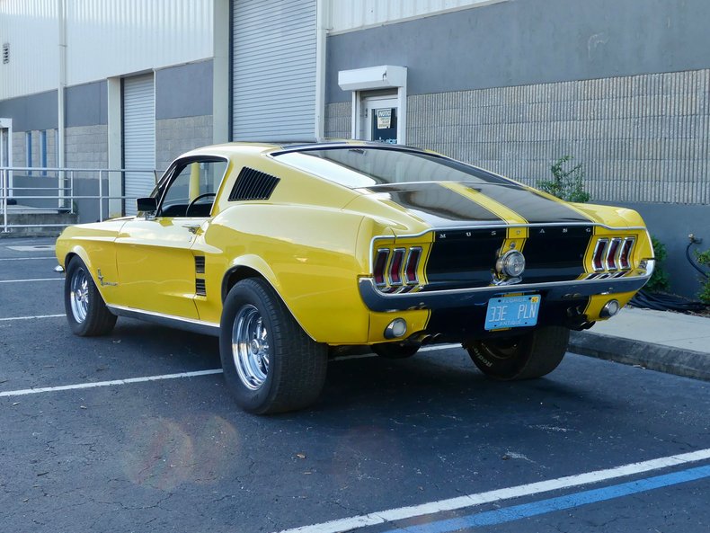 Ford-Mustang-1967-Yellow-Black-12