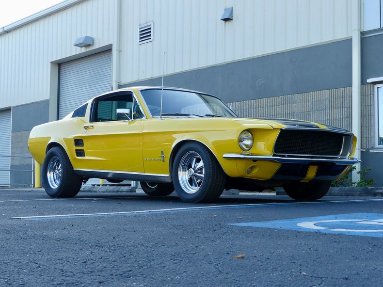 Ford-Mustang-1967-Yellow-Black-14