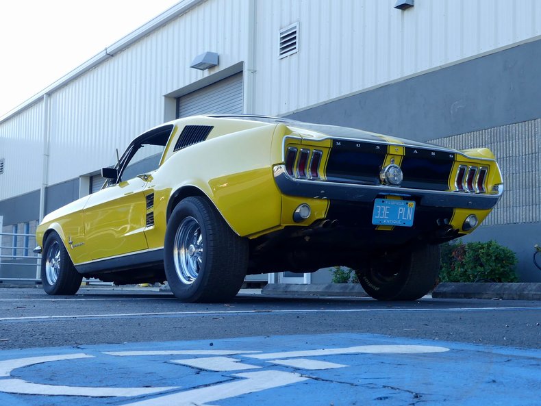 Ford-Mustang-1967-Yellow-Black-21
