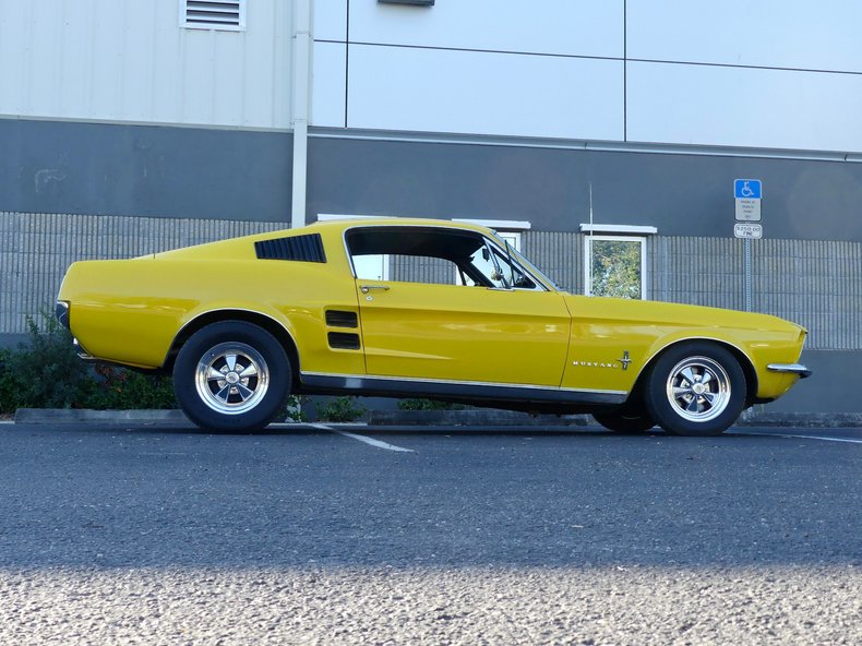 Ford-Mustang-1967-Yellow-Black-29