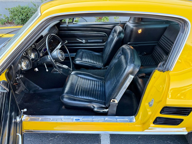 Ford-Mustang-1967-Yellow-Black-3
