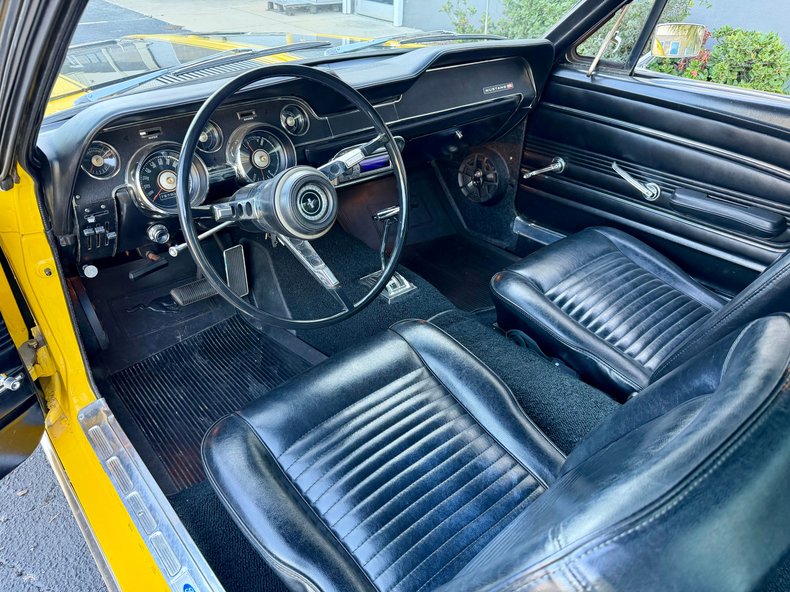 Ford-Mustang-1967-Yellow-Black-37