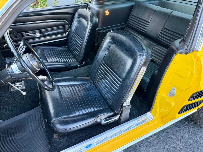 Ford-Mustang-1967-Yellow-Black-38