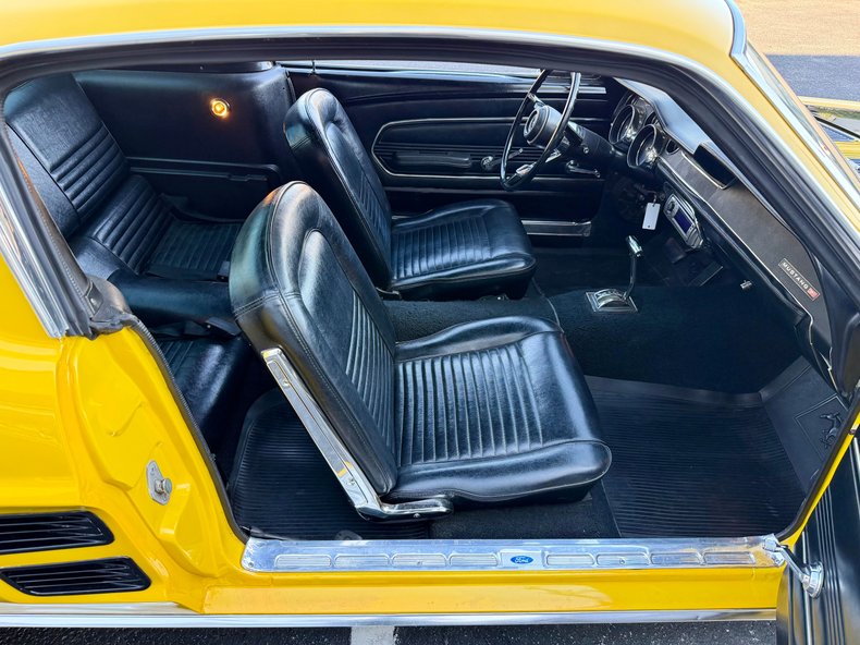 Ford-Mustang-1967-Yellow-Black-42