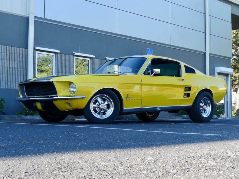 Ford-Mustang-1967-Yellow-Black-8