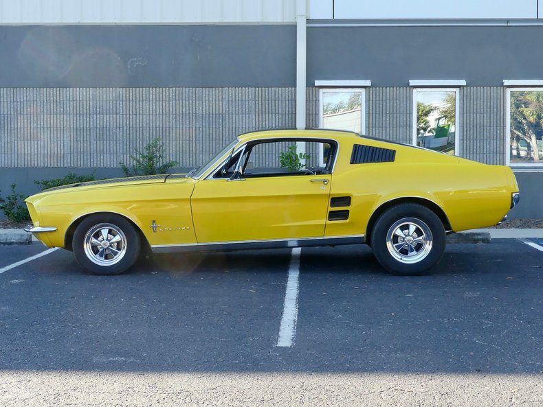 Ford-Mustang-1967-Yellow-Black-9