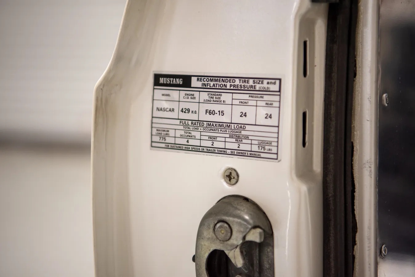 Ford-Mustang-1969-10