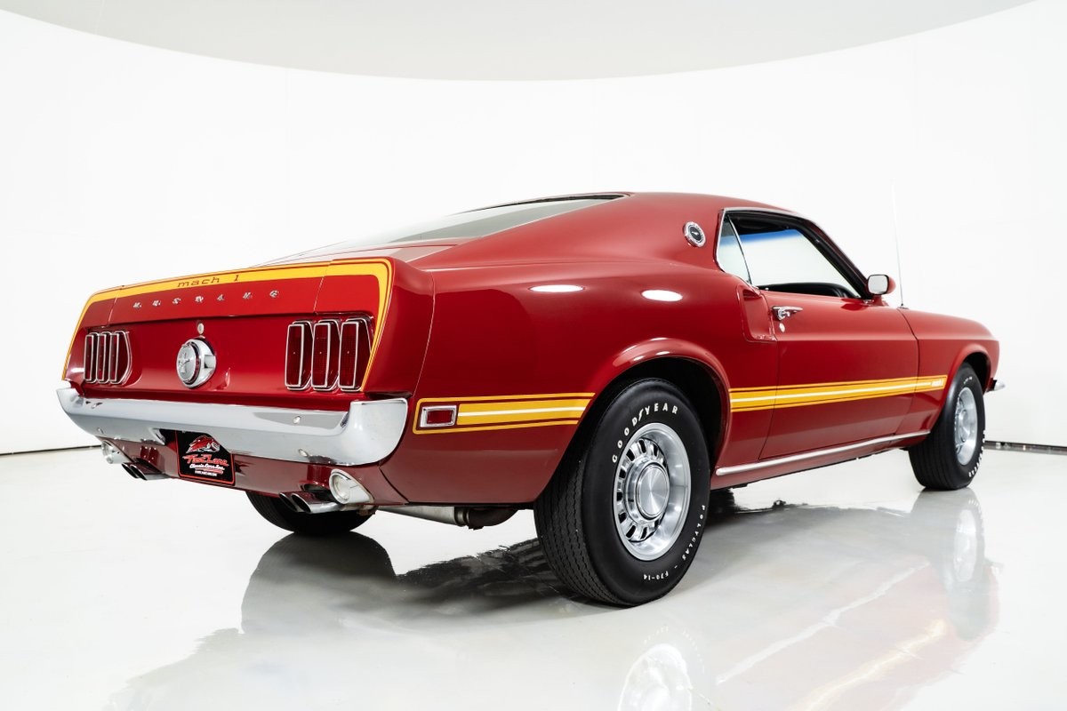 Ford-Mustang-1969-Fastback-11