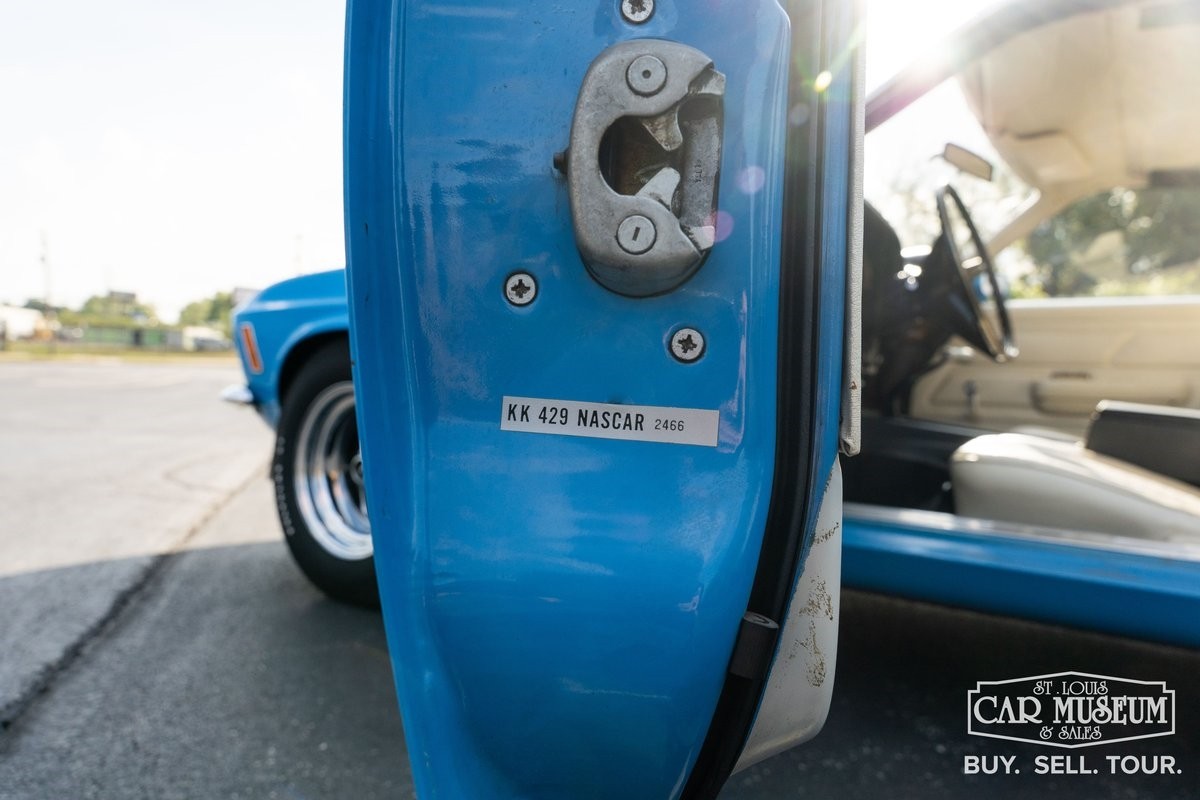 Ford-Mustang-1970-Fastback-11