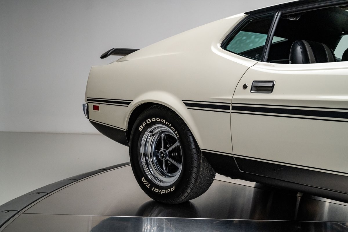 Ford-Mustang-1971-Coupe-28