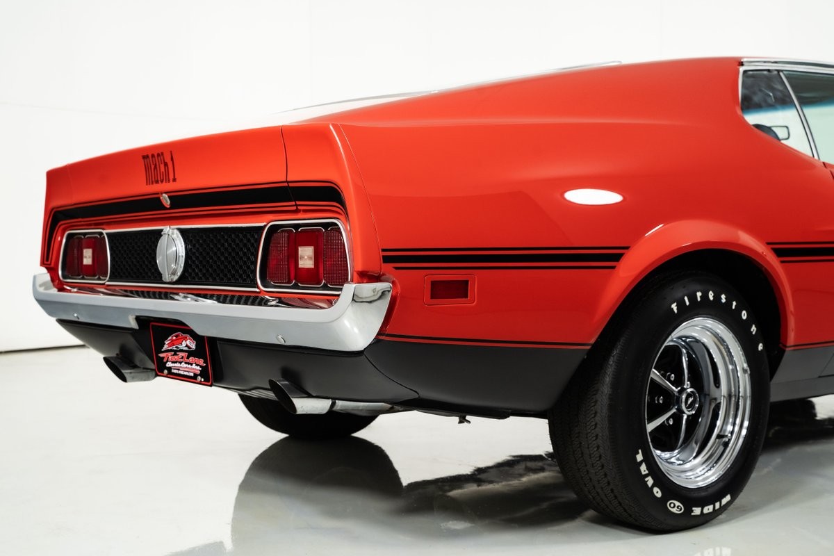 Ford-Mustang-1971-Fastback-15