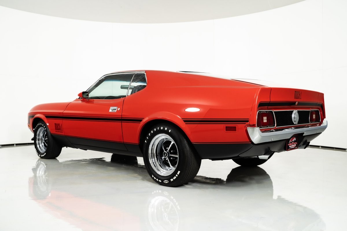 Ford-Mustang-1971-Fastback-9