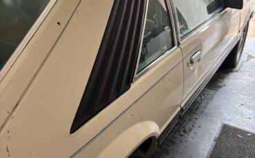 Ford-Mustang-1982-Hatchback-1