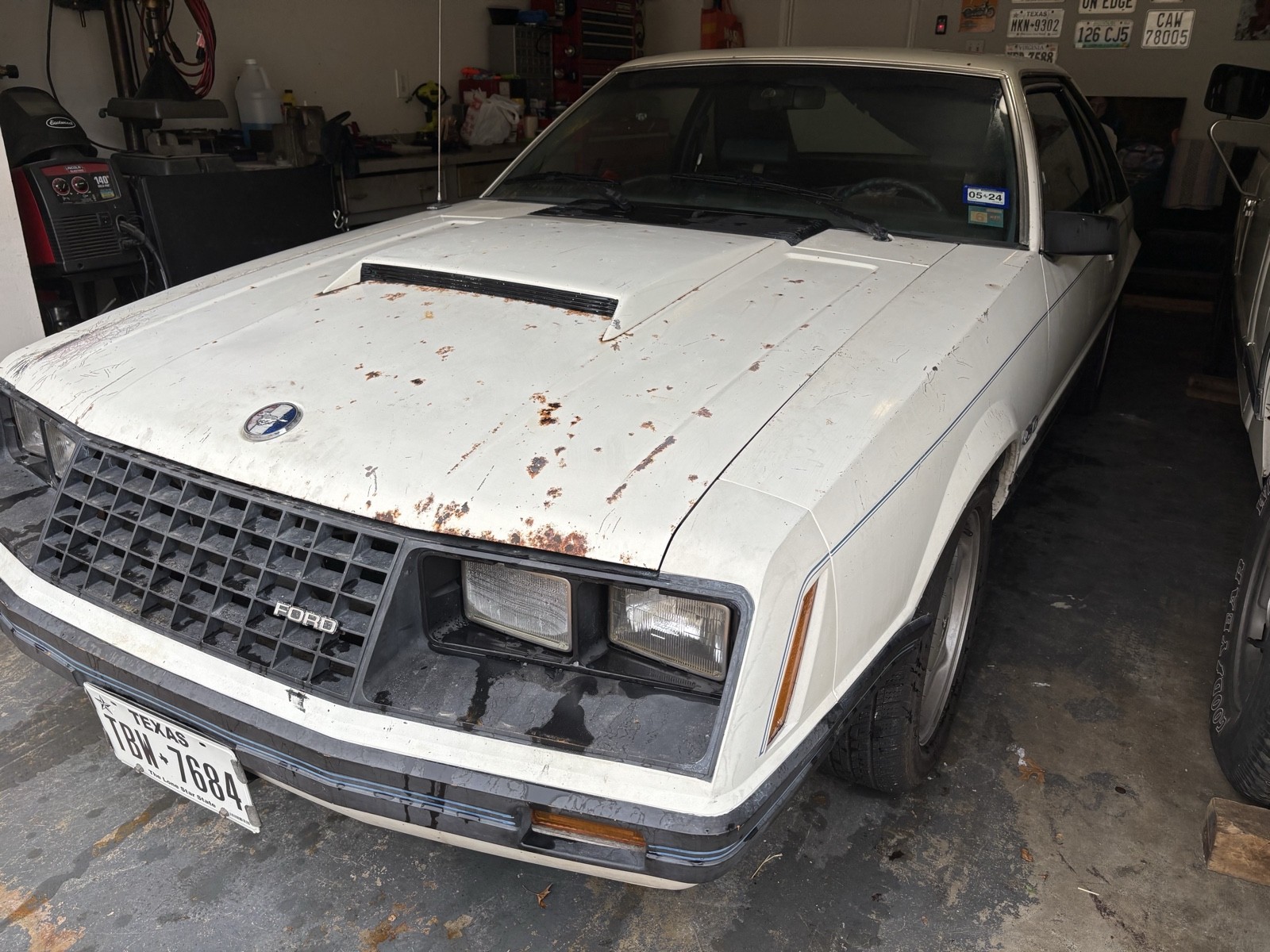 Ford-Mustang-1982-Hatchback-3